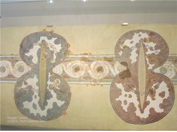 왕의 사실(私室)에 있는 크레타의 방패 그림, 크레타 이라클리온 고고학 박물관 소장, ⓒ박경귀 