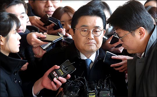 전병헌 전 청와대 정무수석비서관이 20일 오전 서울 서초동 서울중앙지검에 피의자 신분으로 출석하고 있다. ⓒ데일리안 박항구 기자