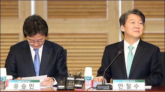 안철수 국민의당 대표와 유승민 바른정당 대표가 7일 오전 국회 의원회관에서 열린 국민통합포럼