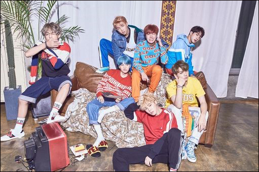 그룹 방탄소년단이 앨범 판매량 142만장을 돌파하며 음반킹의 자리를 확고히 다졌다.ⓒ빅히트