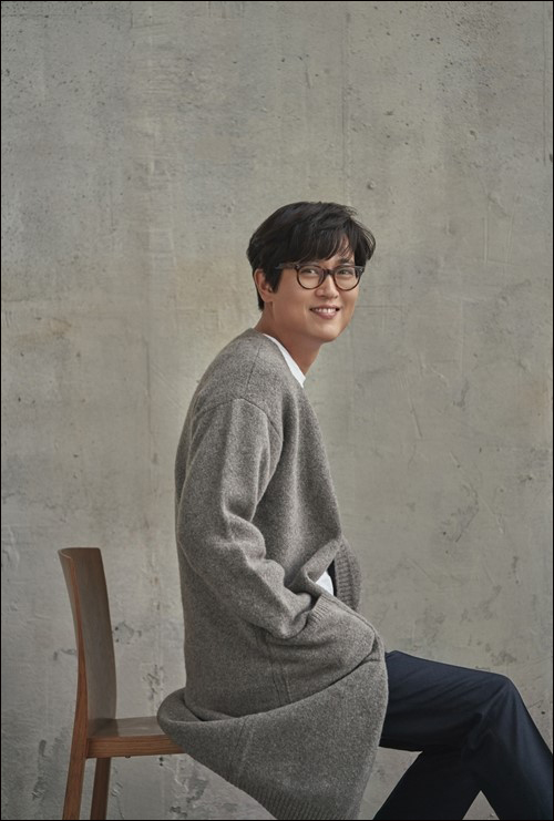 뮤지션 김동률이 3년여의 공백을 깨고 11일 오후 6시 앨범