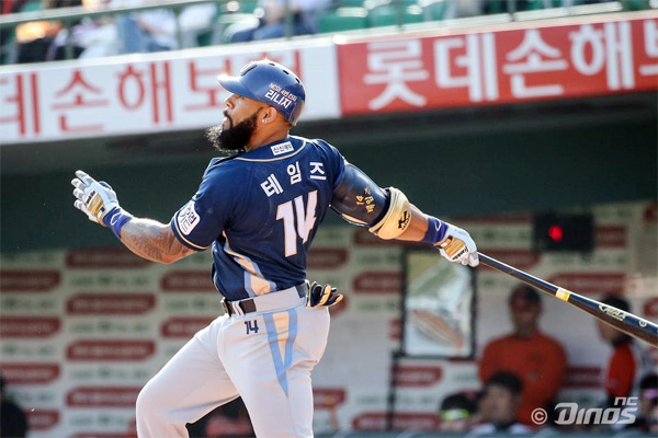 KBO리그 2년차인 2015시즌 역대 최초로 40-40클럽에 가입한 테임즈 ⓒ NC 다이노스