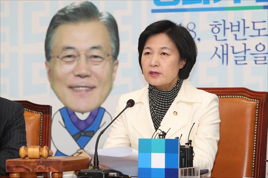 추미애 더불어민주당 대표가 19일 오전 국회에서 열린 더불어민주당 최고위원회의에서 모두발언을 하고 있다. ⓒ데일리안 홍금표 기자