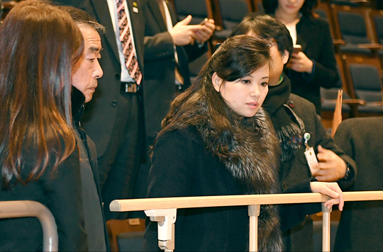 현송월 삼지연관현악단 단장 등 평창 동계올림픽 북한 예술단 공연을 위한 사전점검단이 21일 강원도 강릉아트센터 내부를 둘러보고 있다. ⓒ통일부