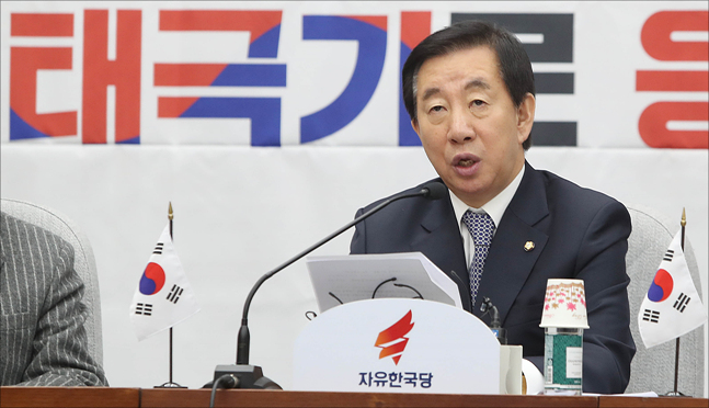 김성태 자유한국당 원내대표가 13일 오전 국회에서 열린 자유한국당 원내대책회의에서 모두발언을 하고 있다. ⓒ데일리안 홍금표 기자