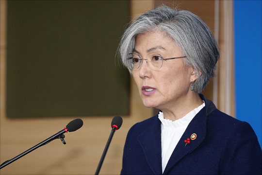 강경화 외교부 장관이 지난달 서울 도렴동 외교부청사에서