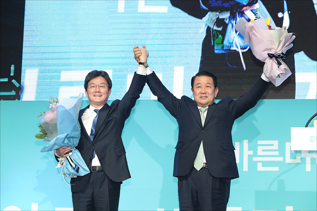 바른미래당 유승민·박주선 공동대표가 13일 오후 경기 일산 킨텍스에서 열린