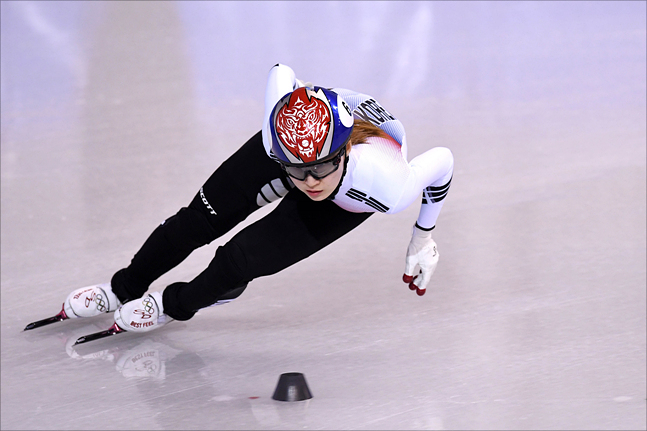 쇼트트랙 여자 500m 결승에서 실격 당한 최민정. ⓒ 2018평창사진공동취재단