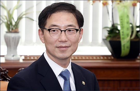 천해성 통일부 차관이 마크 내퍼 주한 미국대사 대리와 추궈훙(邱國洪) 주한 중국대사를 만나 상호 관심사를 교환한다.(자료사진) ⓒ데일리안 박항구 기자