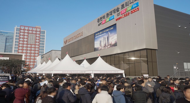 지난해 경기도 화성시 동탄2신도시에 분양한 ‘동탄역 롯데캐슬’ 오피스텔은 평균 56대 1의 경쟁률을 기록했다.ⓒ롯데건설