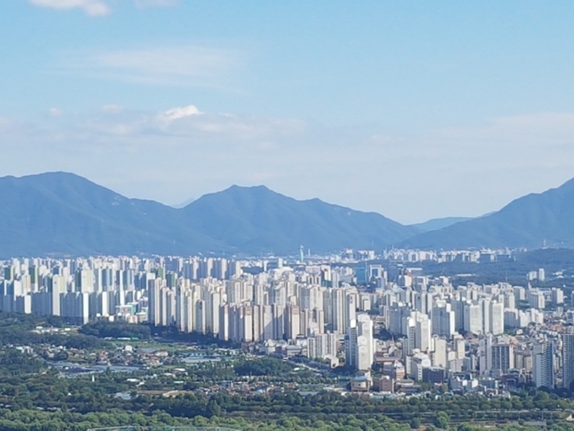 설 명절 이후 대어급 강남권 재건축 조합들이 시공사 선정에 박차를 가할 전망이다. 사진은 서울 일대 아파트 전경. ⓒ권이상 기자