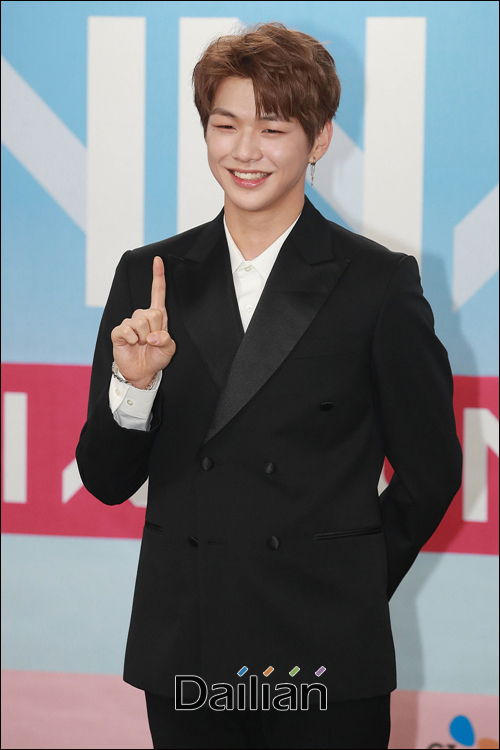 래퍼 육지담과 프로젝트 그룹 워너원 멤버 강다니엘의 과거 인연이 화제이 가운데 강다니엘 측이 이와 관련한 허위사실 유포를 자제해달라고 당부했다.ⓒ데일리안 홍금표 기자