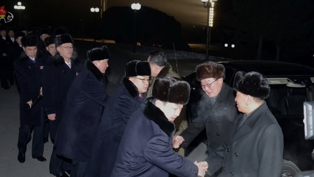 북한은 남북 고위급회담 북측 단장 명의 통지문에서 김영철 부위원장을 단장으로 리선권 조국평화통일위원회 위원장과 수행원 6명을 고위급 대표단으로 구성해 2월 25일부터 2박 3일간 평창올림픽 폐막식에 파견한다고 알려왔다.(자료사진) ⓒ연합뉴스
