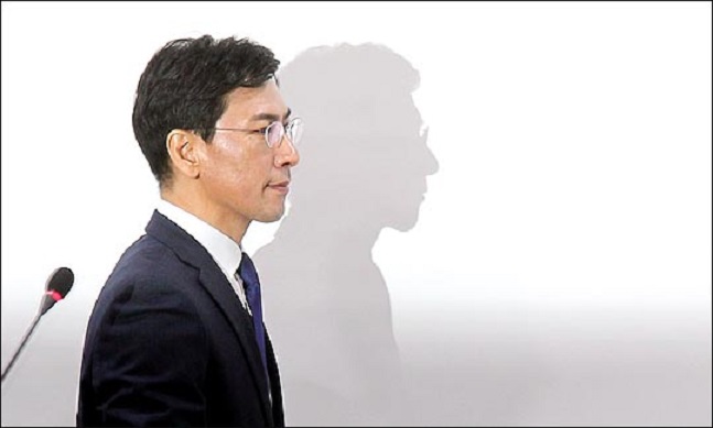 더불어민주당 대선주자인 안희정 전 충남도지사. 성폭행 의록을 받는 그는 검찰에 자진출석했다. ⓒ데일리안 박항구 기자