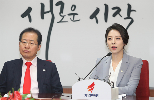 자유한국당에 입당한 배현진 전 MBC 아나운서가 9일 오전 서울 여의도 자유한국당 당사에서 열린 자유한국당 영입인사 환영식에서 인사말을 하고 있다. ⓒ데일리안 홍금표 기자