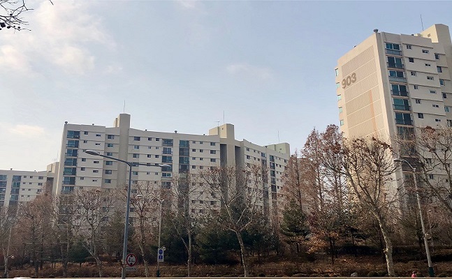 정부가 최근 발표한 ‘재건축 안전진단 정상화 방안’이 10여일 만인 지난 5일부터 전격 시행했다. 서울 양천구 목동에 위치한 목동신시가지9단지 아파트 전경.ⓒ데일리안
