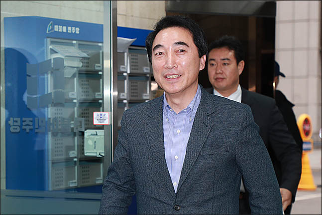 지난 12일 오전 서울 영등포구 여의도 더불어민주당 당사에서 열린 공직선거후보자검증위원회에 박수현 전 청와대 대변인이 추가심사를 위해 출석하고 있다. ⓒ데일리안 류영주 기자