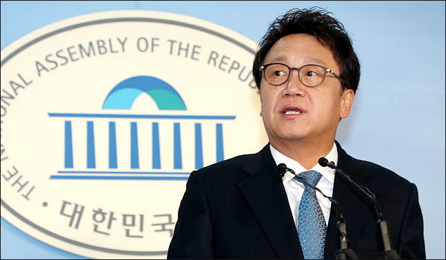 민병두 더불어민주당 의원이 3월 7일 국회 정론관에서 기자회견을 하고 있다. ⓒ데일리안 박항구 기자