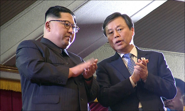 김정은 노동당 위원장이 지난 1일 오후 평양 동평양대극장에서