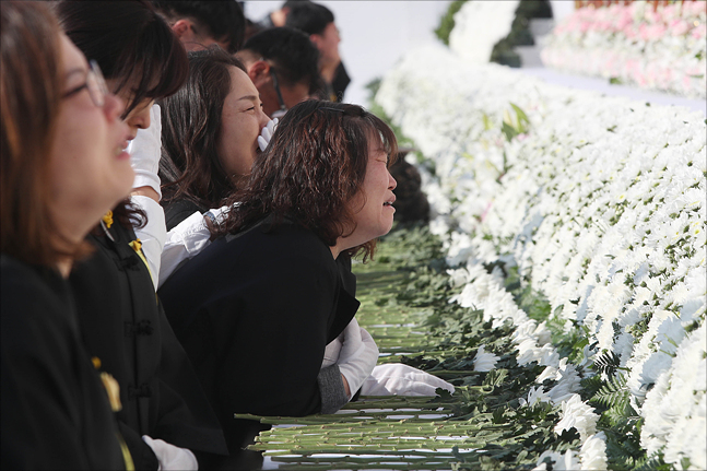 4.16 세월호 참사 4주기인 16일 경기도 안산시 정부합동분향소에서 열린