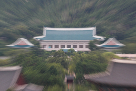 청와대는 16일 댓글조작 사건으로 구속된 김모(필명 드루킹)씨가 주오사카 총영사로 더불어민주당 김경수 의원에게 추천한 인사를 직접 만났으나 적합하지 않다고 판단했다고 밝혔다.(자료사진)ⓒ데일리안