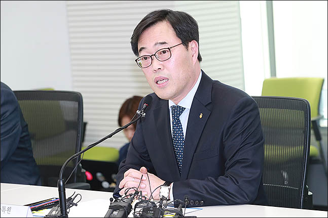 김기식 금융감독원장이 16일 오후 서울 마포구 저축은행중앙회에서 저축은행 CEO 간담회에 참석하고 있다. ⓒ데일리안 류영주 기자