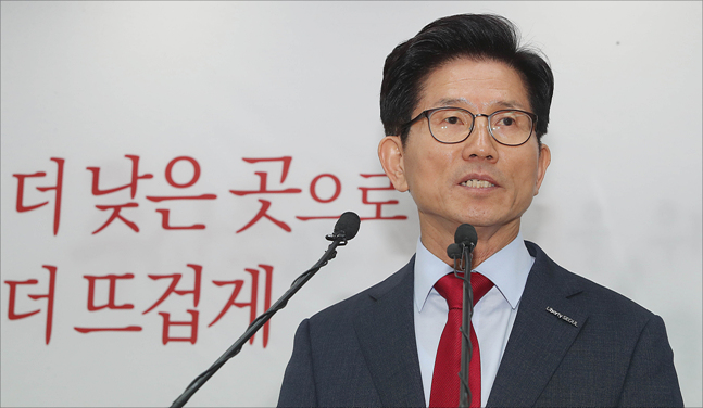 6.13 지방선거에서 서울시장 자유한국당 후보로 추대된 김문수 전 경기지사가 출마선언 기자회견을 하는 모습. (자료사진) ⓒ데일리안 홍금표 기자