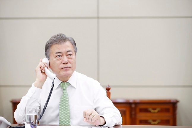 문재인 대통령이 급제동이 걸린 북미정상회담의 중재자로 나설지 주목된다.(자료사진) ⓒ청와대