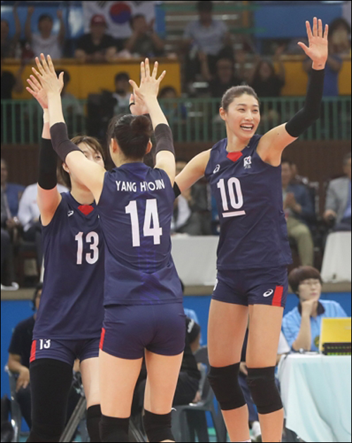 ‘김연경 의존증’에서 벗어난 여자배구가 세계 최강 중국에 완승을 거뒀다.(자료사진) ⓒ 연합뉴스