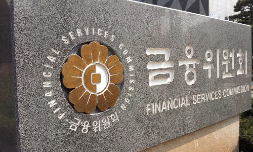 1500조원에 육박한 가계부채와 금리 인상을 앞두고 금융당국이 주담대 규제 회피를 위한 각종 우회대출과 DSR의 형식적 운영에 대해 집중 점검에 나서기로 했다. 아울러 올 하반기부터 적용할 것으로 예상됐던 은행 예대율 규제에 대해서는 추가 부담 등을 감안해 오는 2020년까지 유예기간을 확대 적용하기로 했다. ⓒ금융위원회