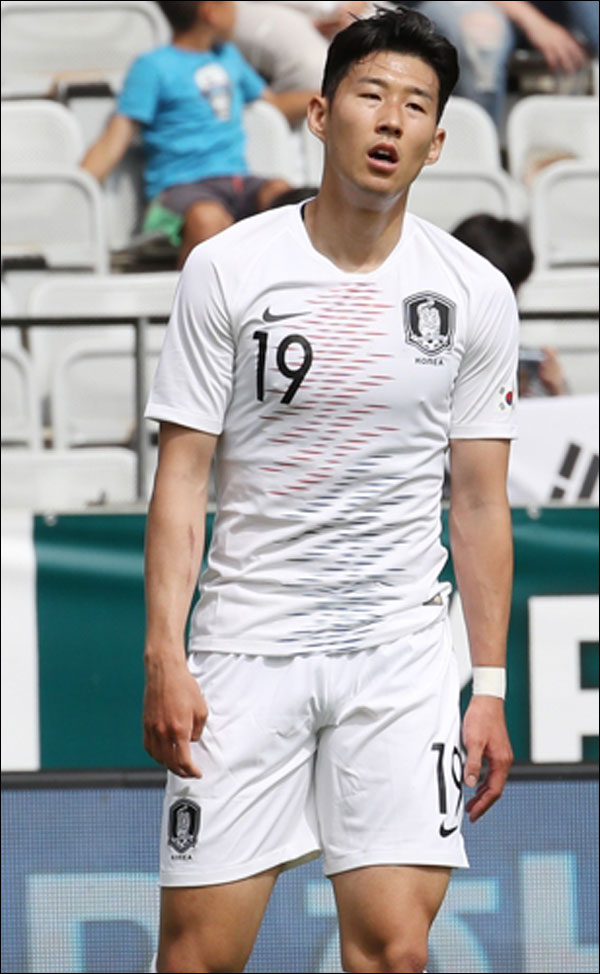 7일 오스트리아 인스부르크 티볼리스타디움에서 열린 볼리비아와의 평가전서 손흥민이 슛이 빗나가자 아쉬워하고 있다. ⓒ 연합뉴스