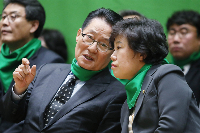 지난 2월 6일 오후 국회 의원회관에서 열린 민주평화당 창당대회에서 신임 대표로 선출된 조배숙 대표와 박지원 의원이 대화를 하고 있다.(자료사진) ⓒ데일리안 홍금표 기자