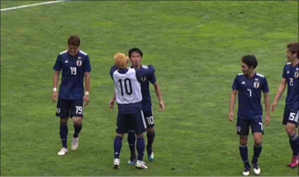 파라과이전 승리로 이끈 일본 축구대표팀. ⓒJFA