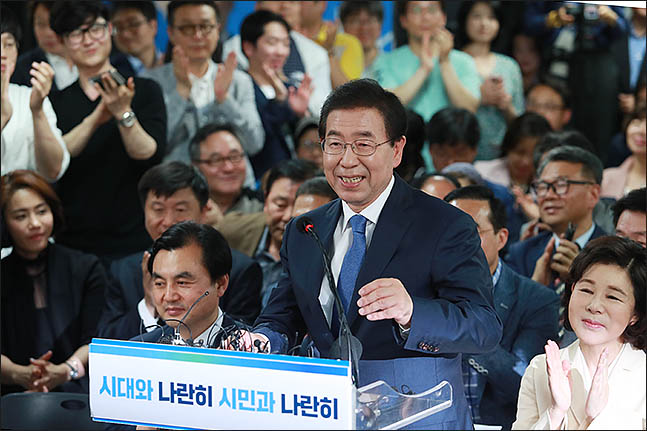 박원순 더불어민주당 서울시장 후보가 13일 오후 당선이 확실시 되자 서울 종로구에 마련된 선거캠프에서 당선 소감을 말하고 있다. ⓒ데일리안 류영주 기자