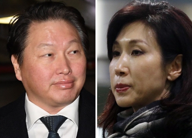 최태원 SK그룹 회장과 노소영 아트센터 나비 관장의 이혼소송 첫 공판이 내달 6일 열린다. 최태원 회장(왼쪽)과 노소영 관장. ⓒ 연합뉴스