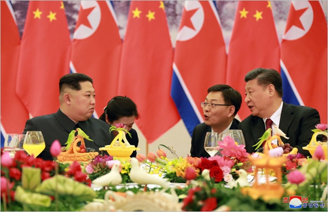 김정은 북한 국무위원장과 시진핑 중국 국가주석이 지난 3월 회담을 갖고 있다. ⓒ조선중앙통신