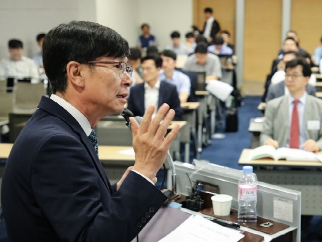 김상조 공정거래위원장이 19일 서울 중구 남대문로 대한상공회의소에서