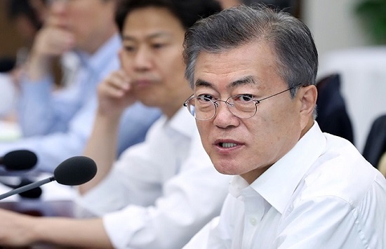 문재인 대통령이 18일 청와대 수보회의에서 "이번 선거를 통해 국민을 편 가르는 분열의 정치가 이제 끝나게 됐다고 생각한다"고 말했다.(자료사진)ⓒ청와대