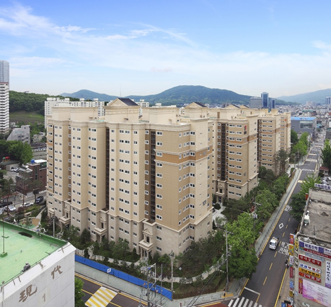 서울은 물론 수도권 아파트 리모델링 사업에 대한 업계의 관심이 쏠리고 있다. 사진은 쌍용건설이 리모델링한 도곡 예가 클래식 아파트 전경. ⓒ쌍용건설