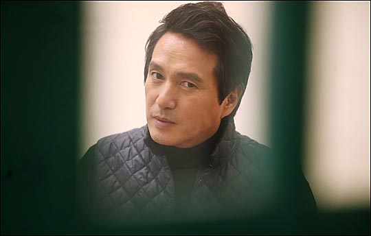 배우 조재현을 향한 새로운