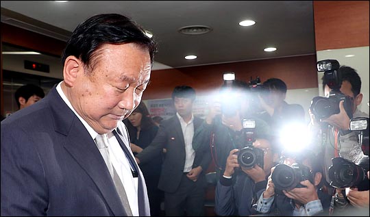 정주택 자유한국당 윤리위원장이 지난해 10월 20일 박근혜 전 대통령의 출당과 친박계 서청원, 최경환 의원의 징계를 논의하기 위한 윤리위원회에 참석하기 위해 서울 여의도 당사로 들어서고 있다. ⓒ데일리안 박항구 기자