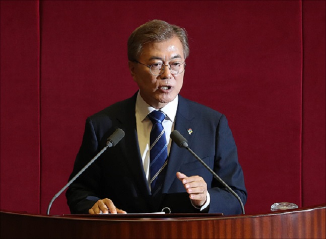 문재인 대통령은 21일 러시아 하원 연설에서 "남북 간의 공고한 평화체제는 동북아 다자 평화안보협력체제로 발전할 수 있을 것"이라고 말했다.(자료사진)ⓒ데일리안