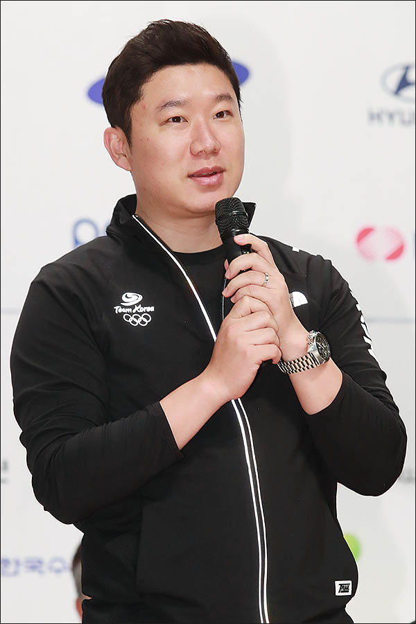 10일 오후 충북 진천 국가대표선수촌 챔피언하우스에서 열린 2018 자카르타-팔렘방아시안게임 미디어데이에 참석한 사격 진종오가 취재진의 질문에 답변하고 있다. ⓒ데일리안 류영주 기자