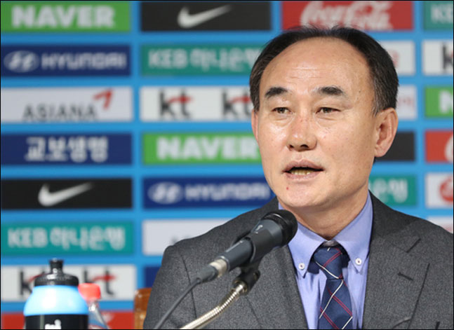 김학범 감독이 성남 시절 제자였던 황의조를 염두에 두고 있다는 소식이 전해지면서 논란이 일고 있다. ⓒ 연합뉴스
