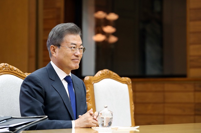 북미 비핵화 협상을 바라보는 문재인 대통령의 시각은 낙관적이다.