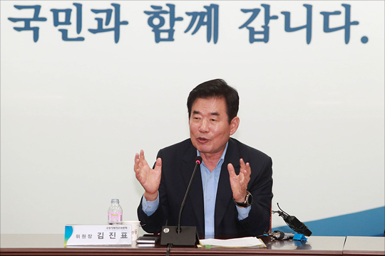 노무현정권에서 경제부총리를 지내고, 문재인정권에서 국정기획자문위원장을 역임한 김진표 더불어민주당 의원이 15일 의원회관에서 출마선언식을 열어 8·25 전당대회 당대표 출마를 공식 선언했다(자료사진). ⓒ데일리안 홍금표 기자