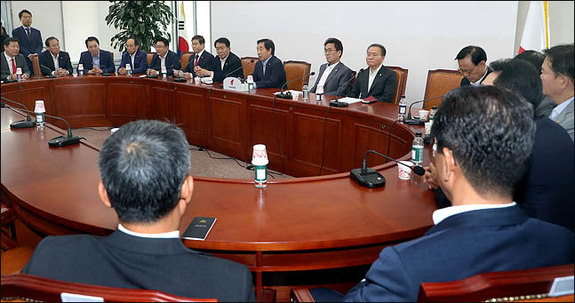 13일 국회에서 열린 자유한국당의 원내대책회의 모습 ⓒ데일리안 박항구 기자