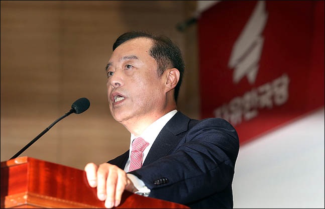 17일 오전 국회 의원회관에서 열린 자유한국당 전국위원회에서 혁신비상대책위원장으로 선출된 김병준 혁신비대위원장이 인사말을 하고 있다. ⓒ데일리안 박항구 기자
