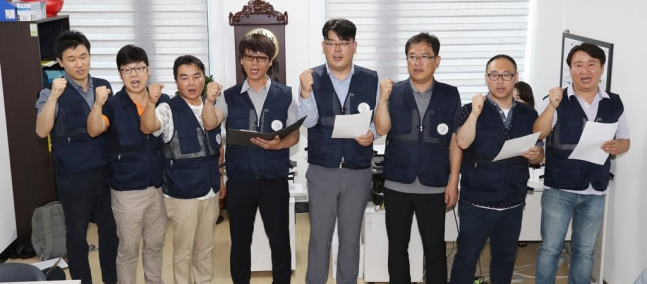 전국편의점가맹점협회는 지난 16일 서울 성북구 전편협 사무실에서 기자회견을 열고 "5인 미만 사업장에 대한 업종별 지역별 최저임금을 차등 적용해야 한다"고 주장했다.ⓒ연합뉴스