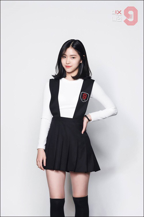 가수 전소미가 소속사 JYP엔터테인먼트와 전속 계약을 해지한 가운데 연습생 신류진에 대한 관심이 뜨겁다.ⓒJTBC